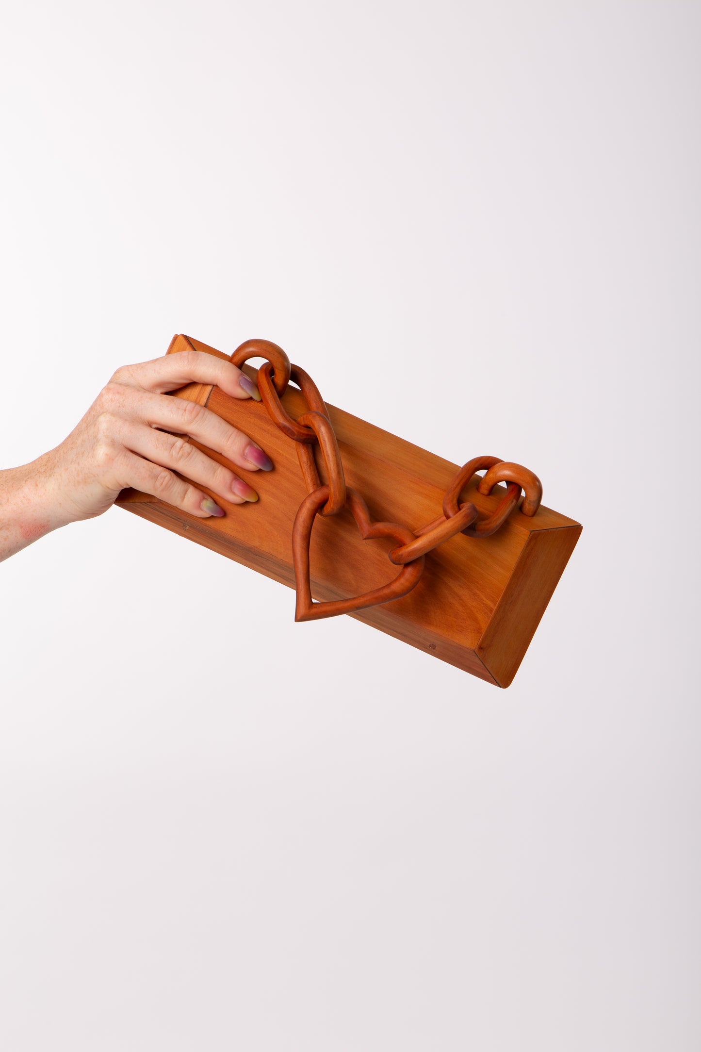 Bolsa clutch de madeira