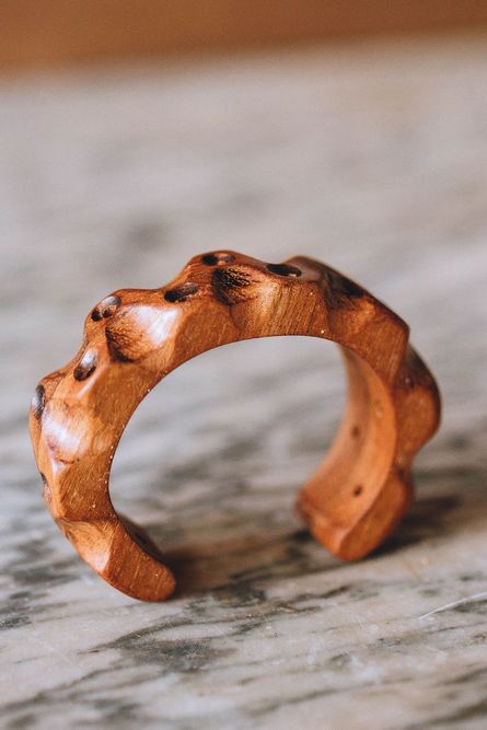 Bracelete de madeira