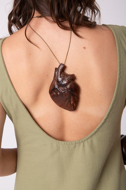 Colar coração humano