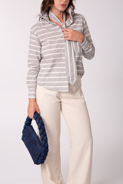 Camisa com gravata listrada cinza