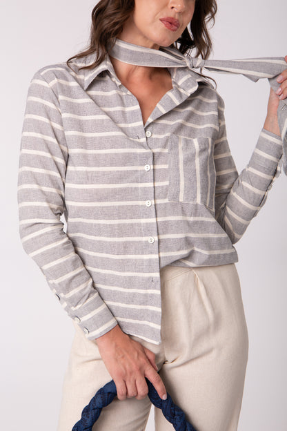 Camisa com gravata listrada cinza