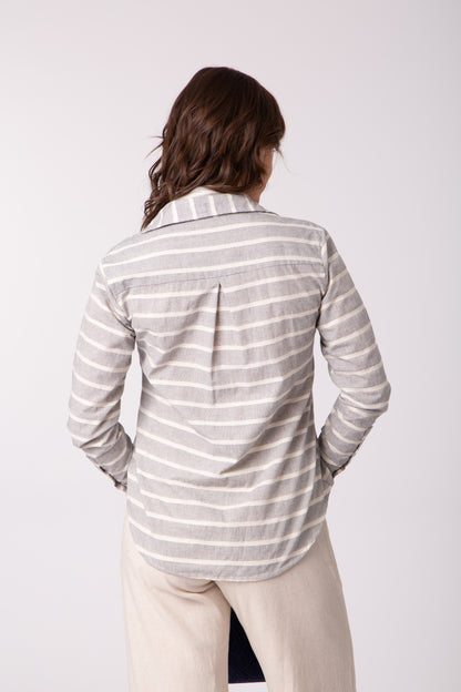 Camisa com gravata listrada cinza