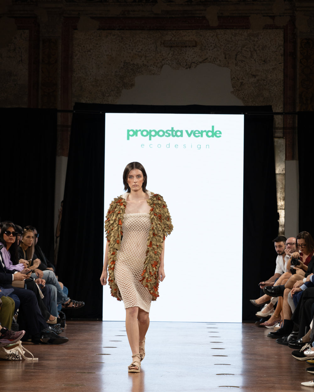 Overcoat autoral de moda sustentável brasileira da Coleção Enlaço Milano