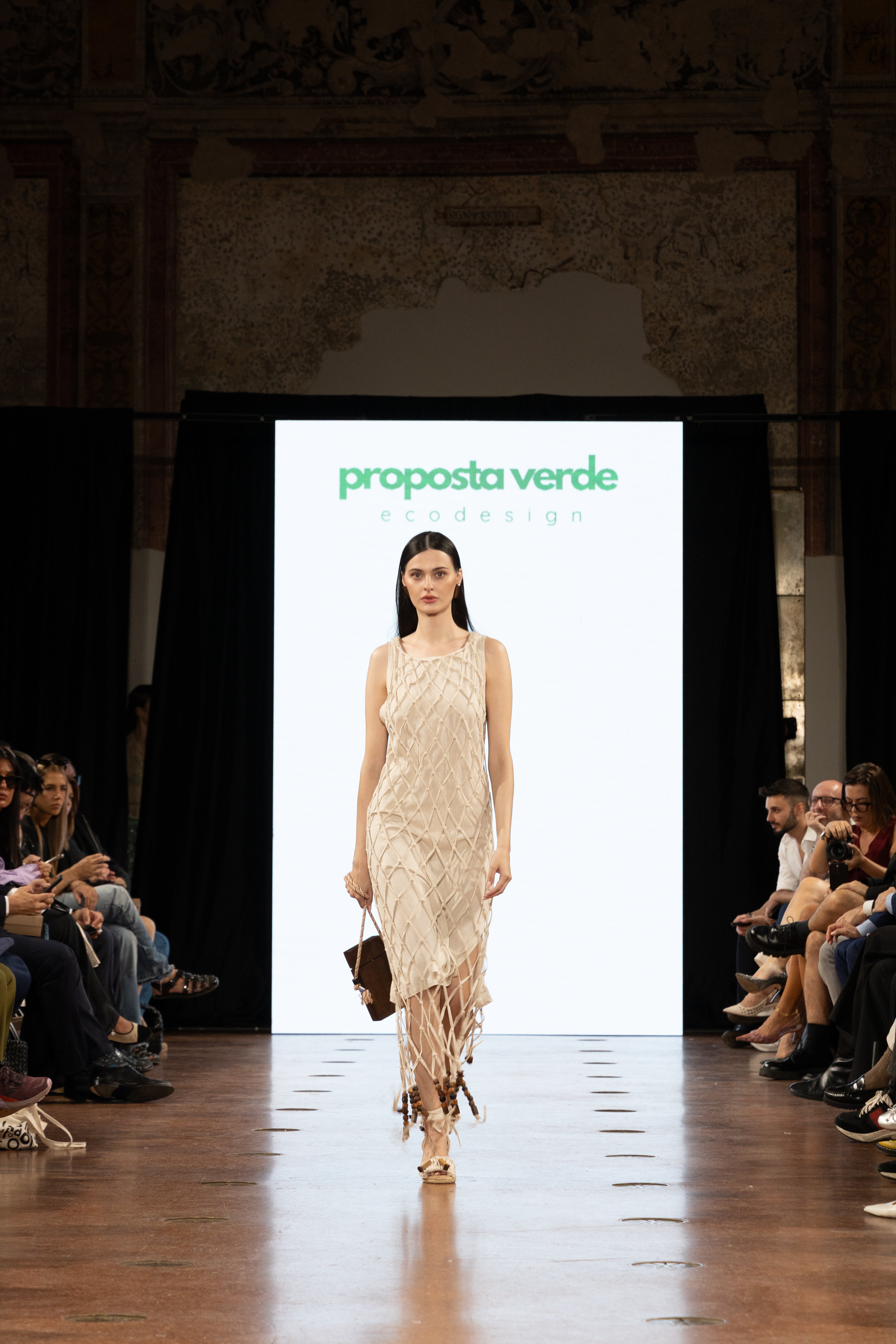 Vestido de macramê em linho e viscose da coleção Enlaço da Proposta Verde